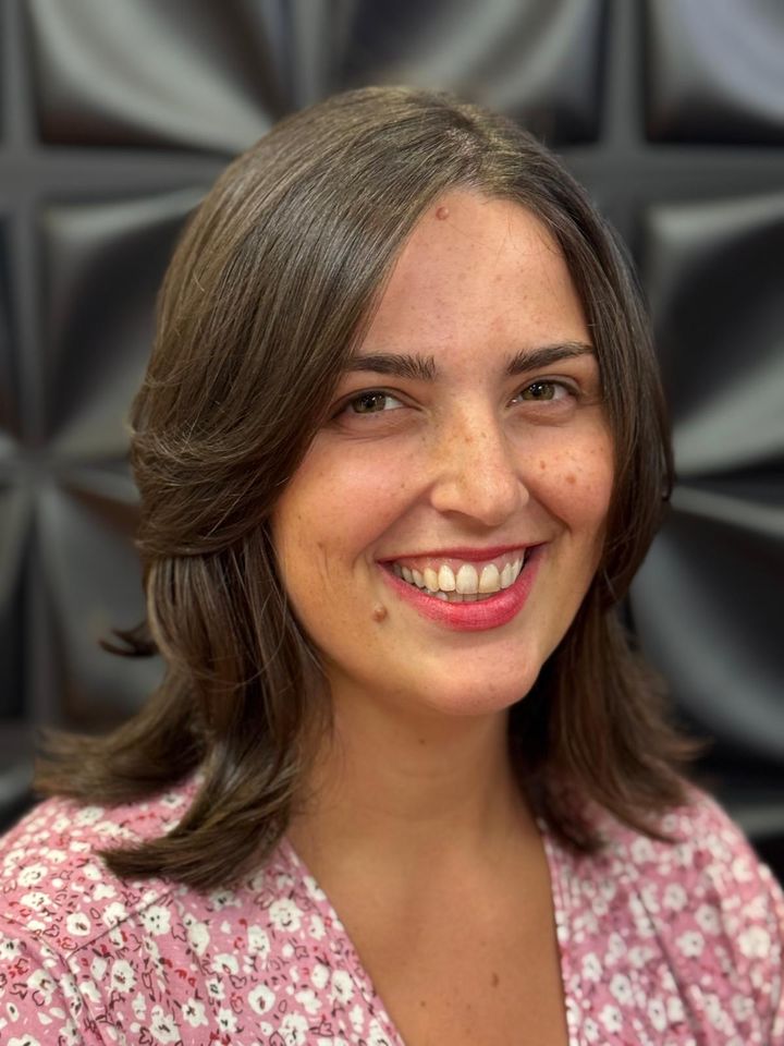 Smiling client with a layered brunette blowout