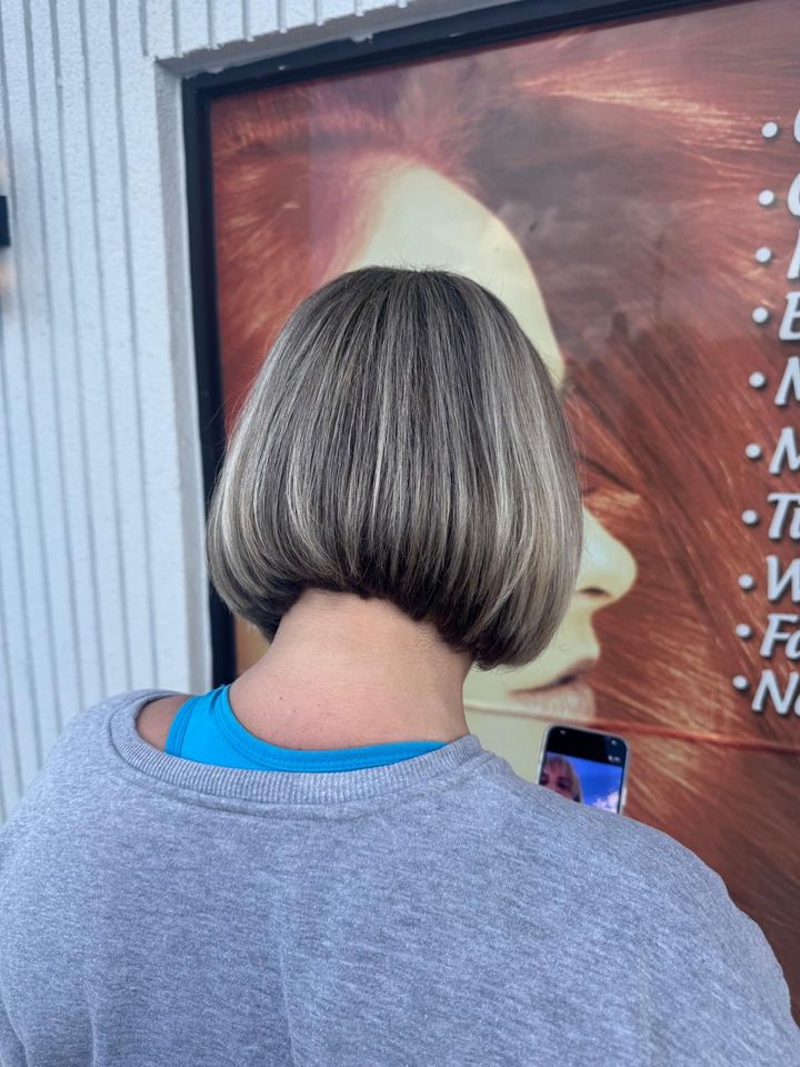 Stacked bob with silver color
